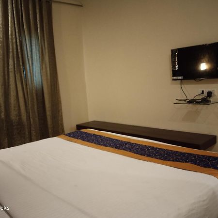 Redfox Hotel- Aminjikarai Csennai Kültér fotó