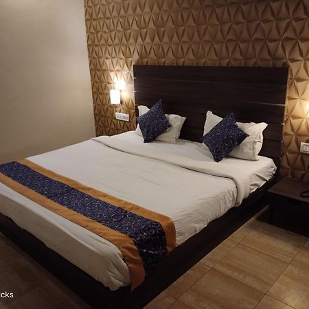 Redfox Hotel- Aminjikarai Csennai Kültér fotó